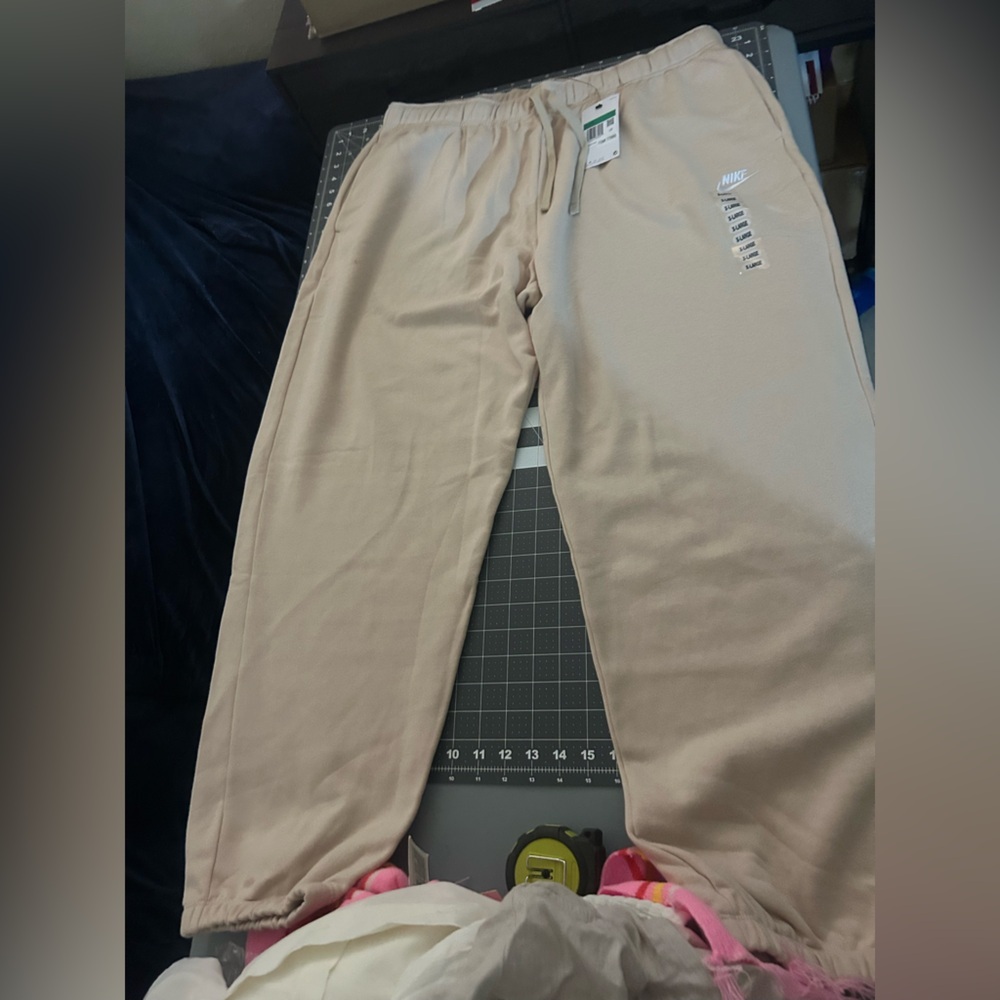 Nike Men's Beige Sweatpants
